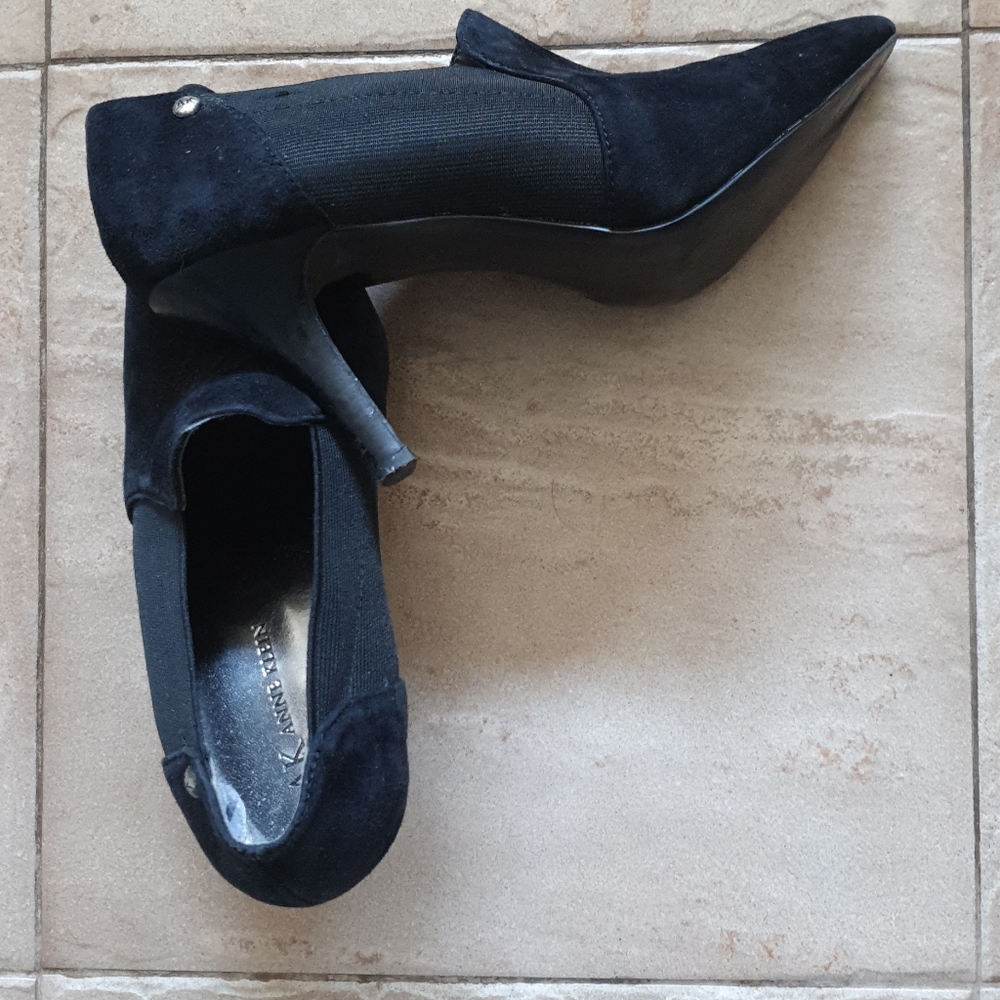AK Anne Klein suede shoes
